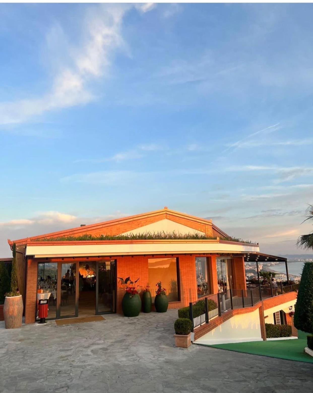 Agroturizem Kodra E Kuajve Hotel Shkallnur Luaran gambar
