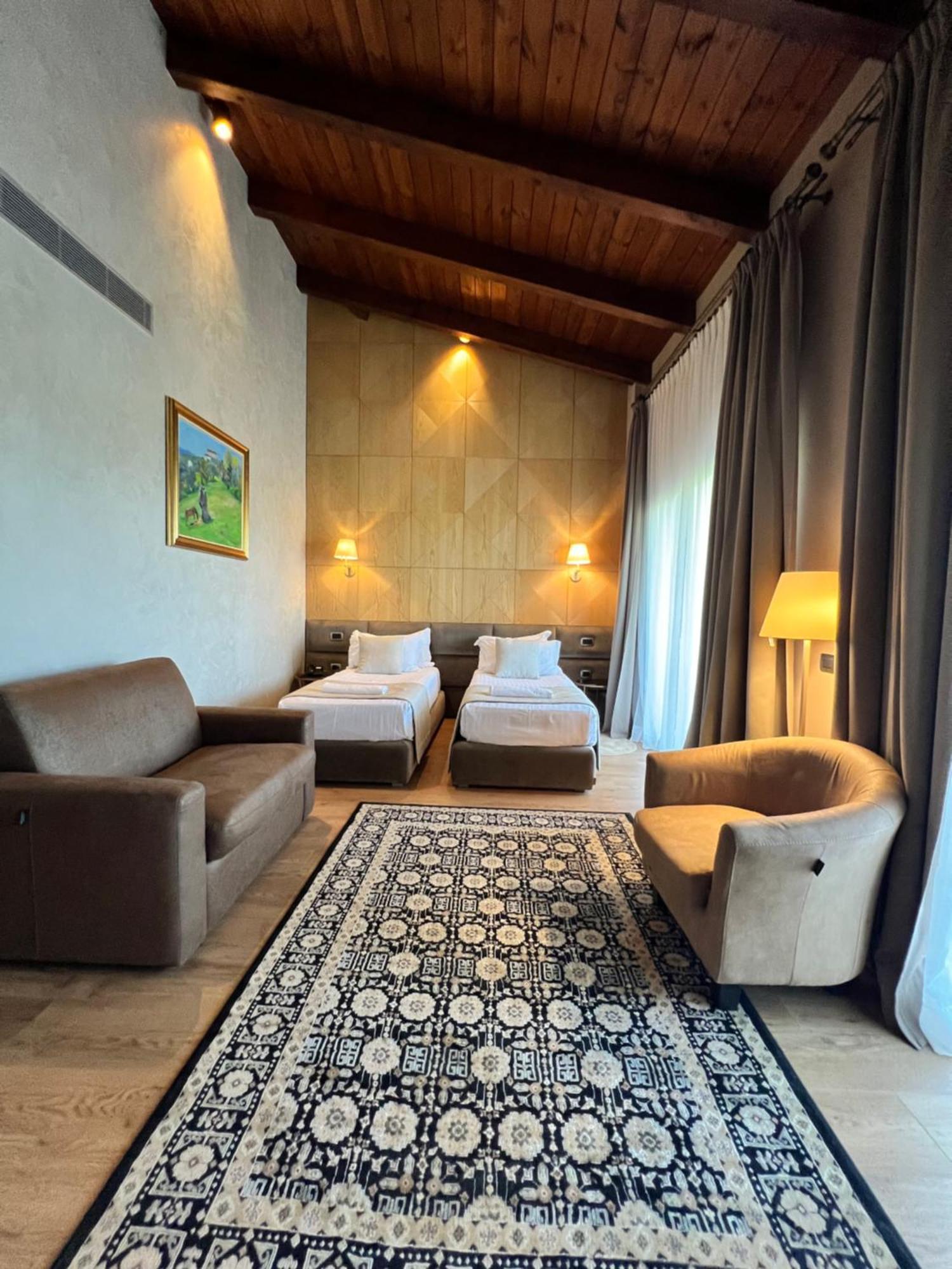 Agroturizem Kodra E Kuajve Hotel Shkallnur Luaran gambar