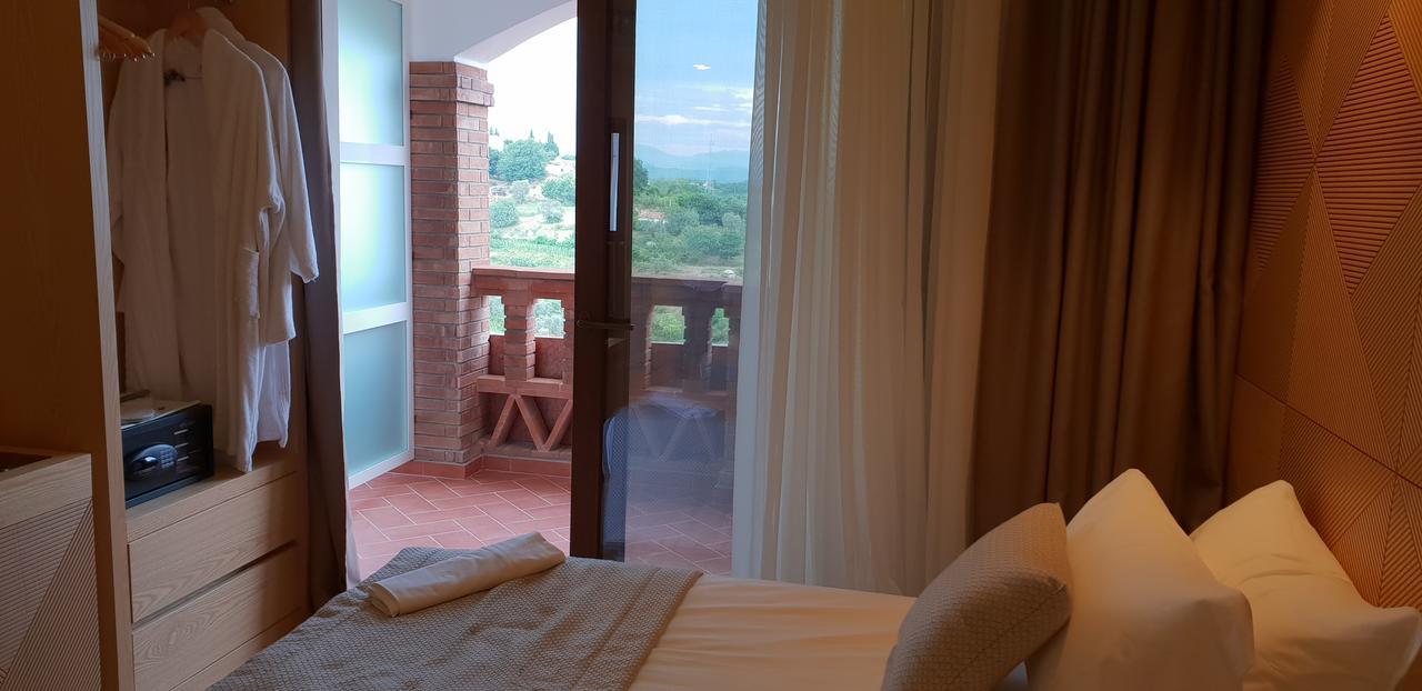 Agroturizem Kodra E Kuajve Hotel Shkallnur Luaran gambar